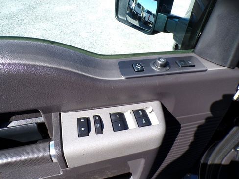 Used 2015 Ford F250 Lariat w/ Lariat Ultimate Package image 25