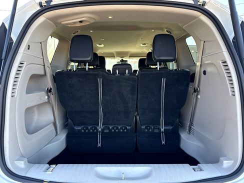 Used 2022 Chrysler Pacifica Touring-L image 27