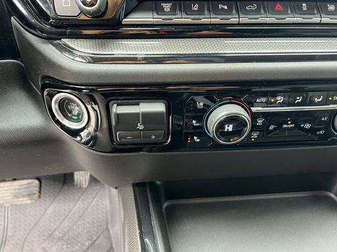 Used 2024 Chevrolet Silverado 2500 ZR2 w/ Technology Package image 33