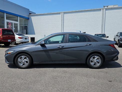 Used 2024 Hyundai Elantra SE FWD image 7