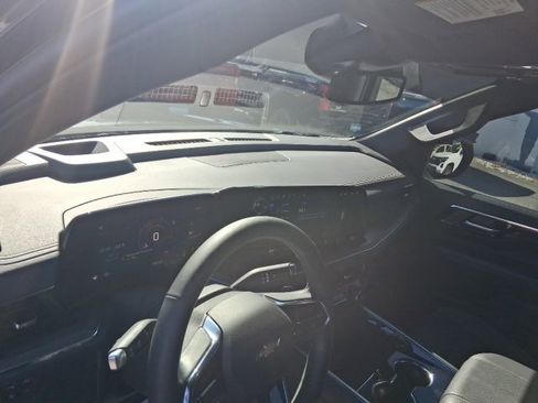 Certified 2025 Chevrolet Suburban Premier image 34