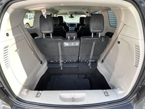 Used 2017 Chrysler Pacifica Touring-L Plus w/ Tire & Wheel Group image 30