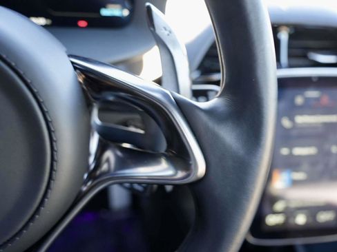 Used 2023 McLaren Artura image 18