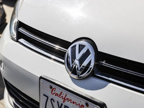 Used 2016 Volkswagen Golf Limited Edition FWD image 4
