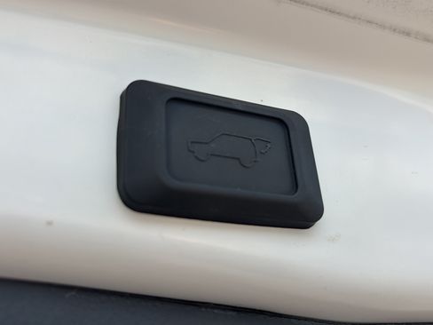 Used 2025 Toyota RAV4 XLE Premium AWD/4WD image 31