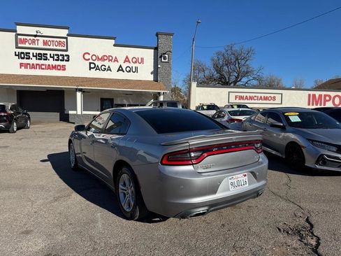 Used 2018 Dodge Charger SXT RWD image 5