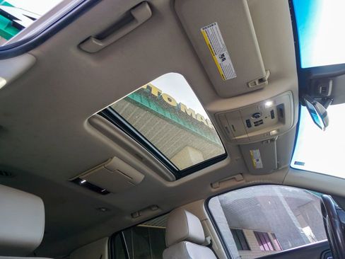 Used 2018 Chevrolet Tahoe LT w/ LT Signature Package image 35