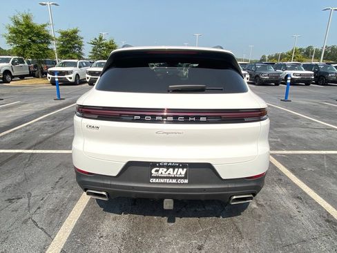 Used 2024 Porsche Cayenne AWD/4WD image 6
