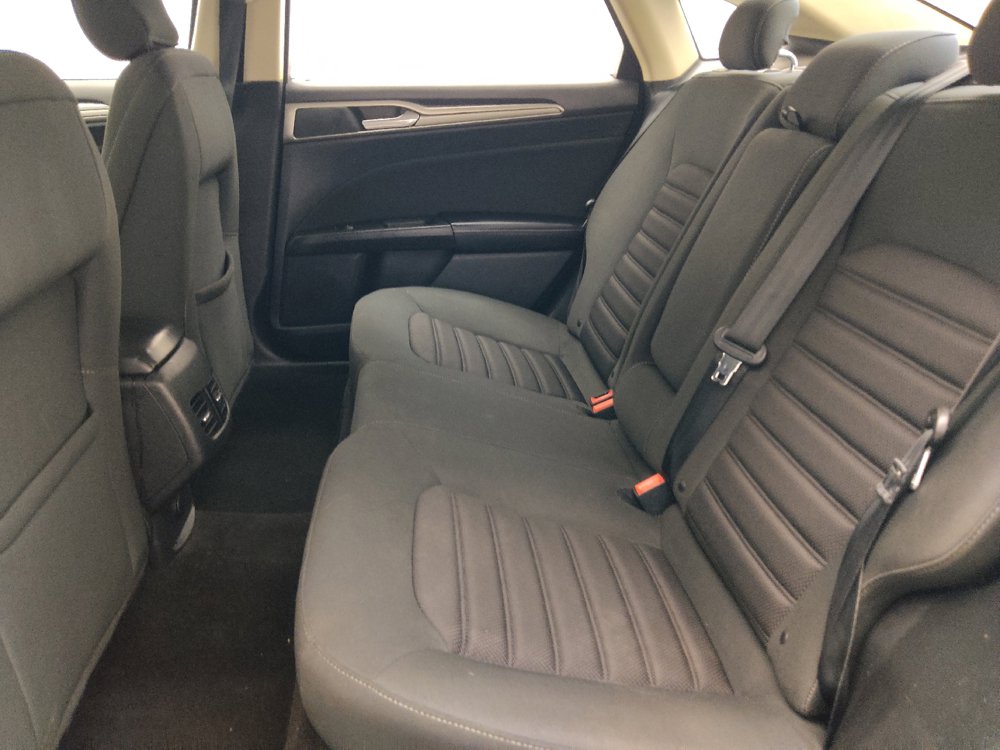 Used 2019 Ford Fusion SE FWD image 18