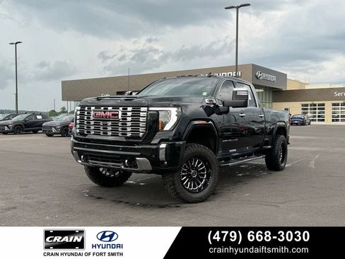 Used 2024 GMC Sierra 2500 Denali w/ Denali Reserve Package AWD/4WD image 1
