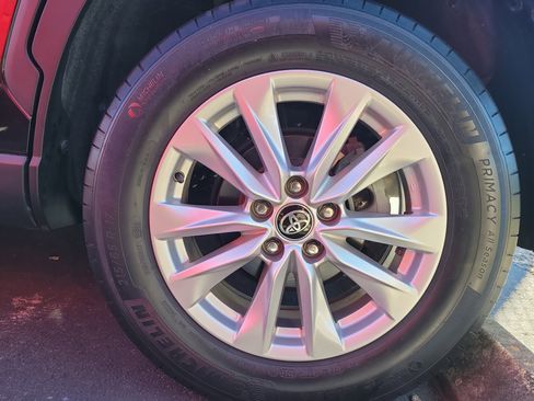 Used 2023 Toyota Corolla Cross LE w/ Moonroof Package image 8