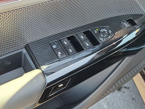 New 2026 BMW 740i w/ Premium Package RWD image 15