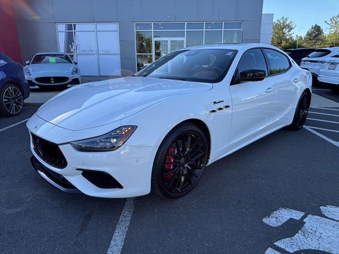 Used 2023 Maserati Ghibli Modena Q4 AWD/4WD image 3