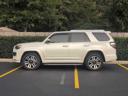 Used 2022 Toyota 4Runner Limited AWD/4WD image 2