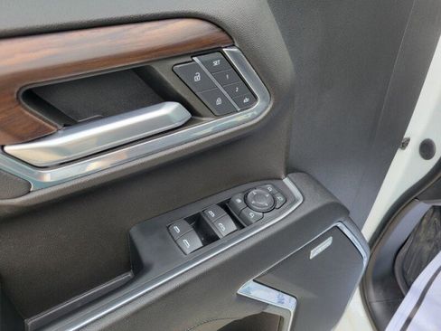 Used 2023 GMC Sierra 1500 SLT image 25