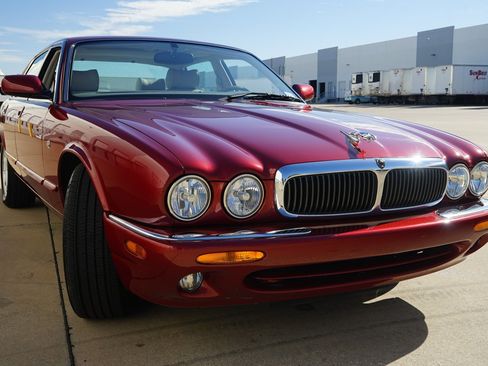 Used 1999 Jaguar XJ8 image 21