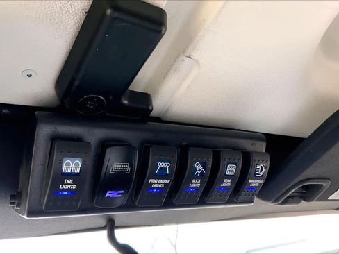 Used 2017 Jeep Wrangler Unlimited Rubicon w/ Connectivity Group image 34