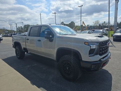 Used 2026 Chevrolet Silverado 2500 ZR2 AWD/4WD image 7