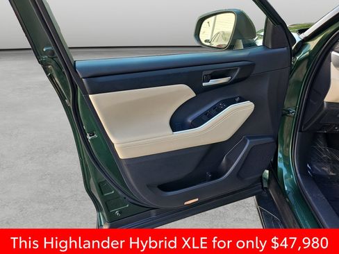 Used 2025 Toyota Highlander XLE AWD/4WD image 35