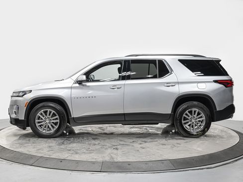 Used 2022 Chevrolet Traverse LT image 2