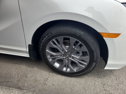 Certified 2026 Honda Odyssey Touring image 4