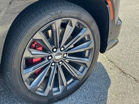 Used 2025 Cadillac Escalade ESV V AWD/4WD image 17