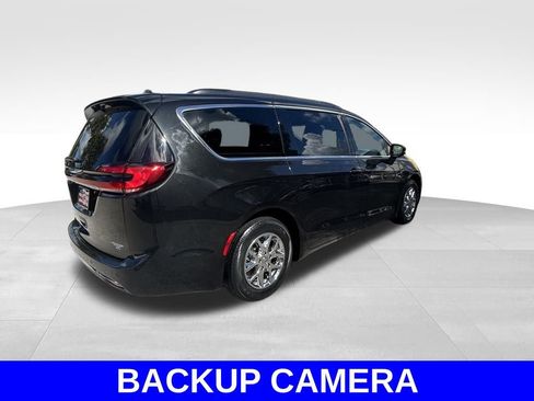 Used 2022 Chrysler Pacifica Touring-L image 4