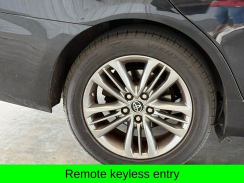 Used 2015 Toyota Camry SE image 5