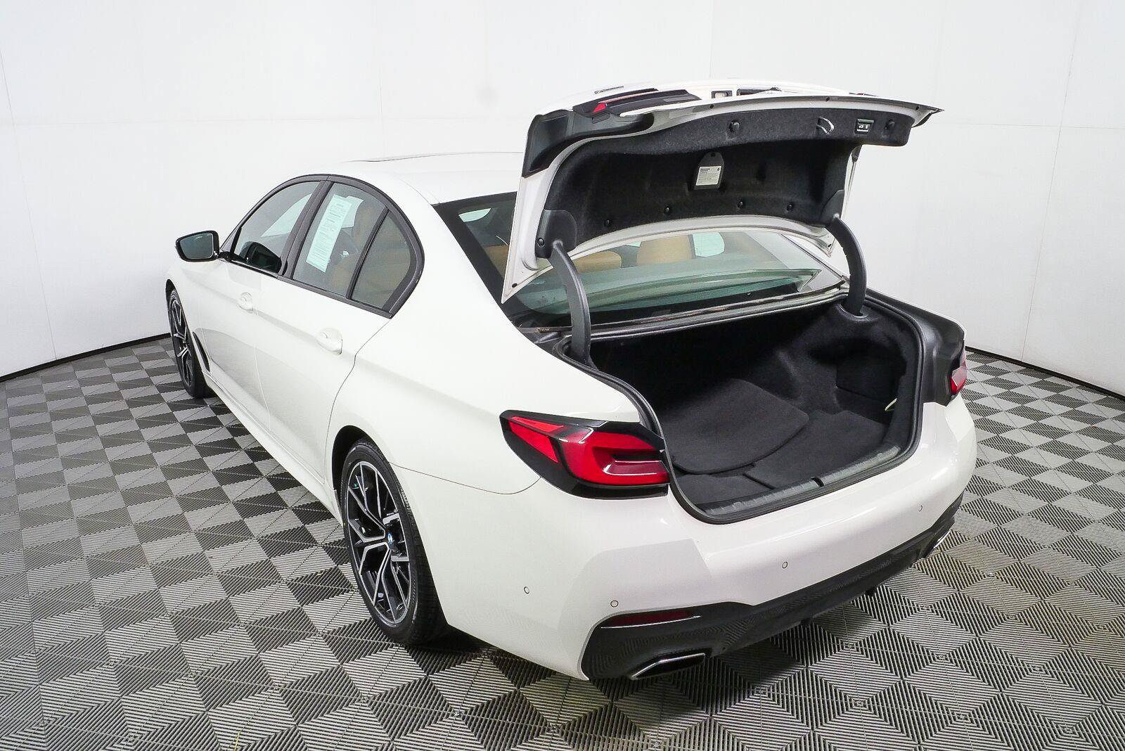 Used 2021 BMW 540i xDrive AWD/4WD image 21
