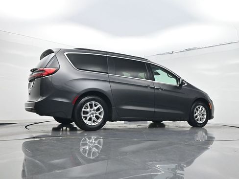 Used 2022 Chrysler Pacifica Touring-L FWD image 25