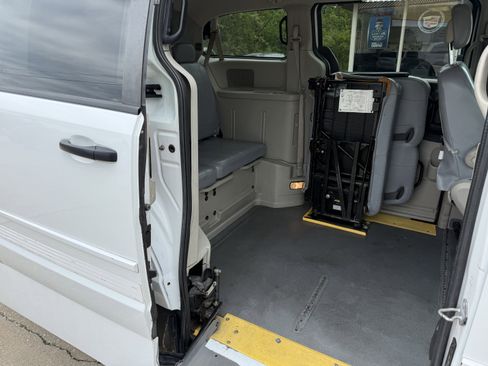 Used 2017 Dodge Grand Caravan SE w/ Power Window Group FWD image 29