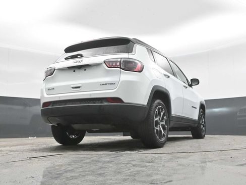 Used 2025 Jeep Compass Limited AWD/4WD image 33