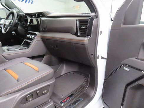 Used 2026 GMC Sierra 2500 AT4 image 35