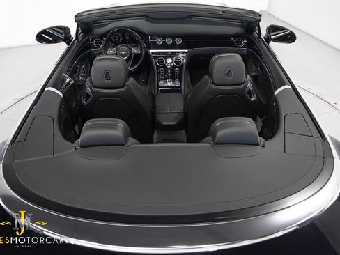 Used 2020 Bentley Continental GT V8 image 10