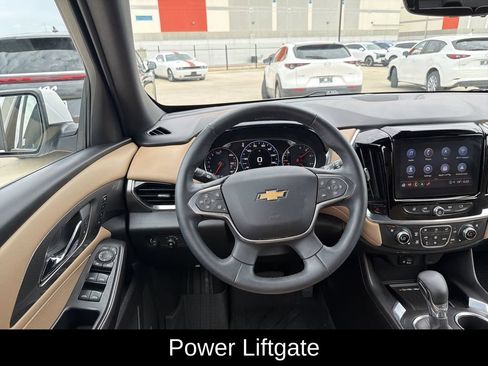 Used 2023 Chevrolet Traverse Premier FWD image 13