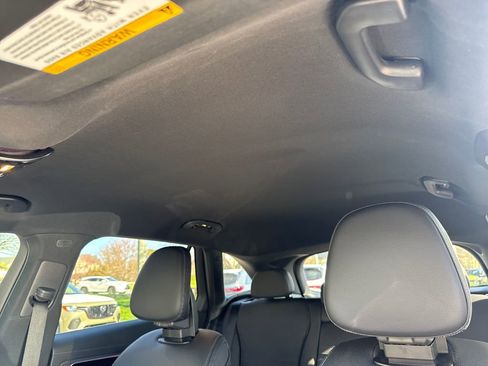 Used 2025 Mercedes-Benz GLC 300 4MATIC image 31