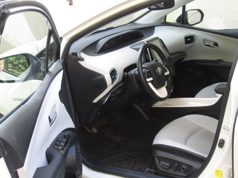 Certified 2018 Toyota Prius Four w/ Advanced Technology Package FWD image 10