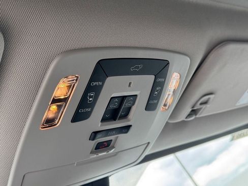 Certified 2024 Toyota Sienna Limited image 22