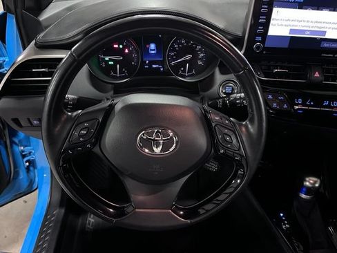Used 2019 Toyota C-HR XLE FWD image 17