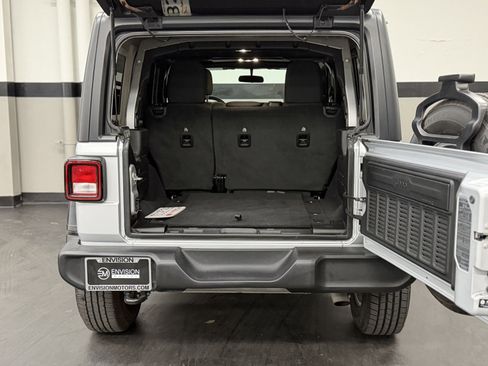 Used 2022 Jeep Wrangler Unlimited Sport image 15