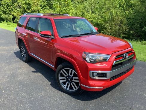 Used 2024 Toyota 4Runner Limited AWD/4WD image 3
