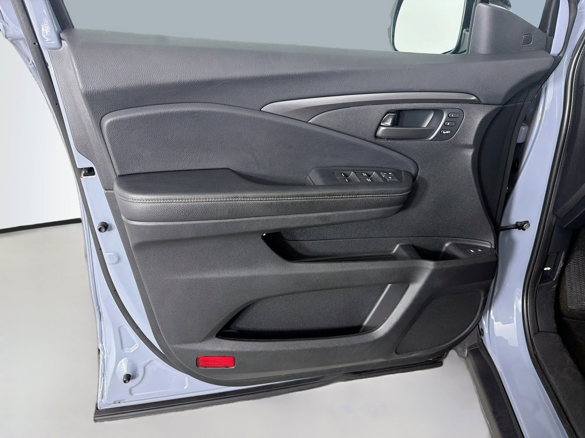 Used 2025 Honda Passport EX-L image 22