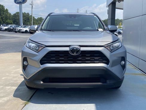Used 2019 Toyota RAV4 XLE w/ Convenience Package FWD image 12