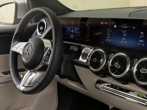 Used 2026 Mercedes-Benz GLB 250 image 28