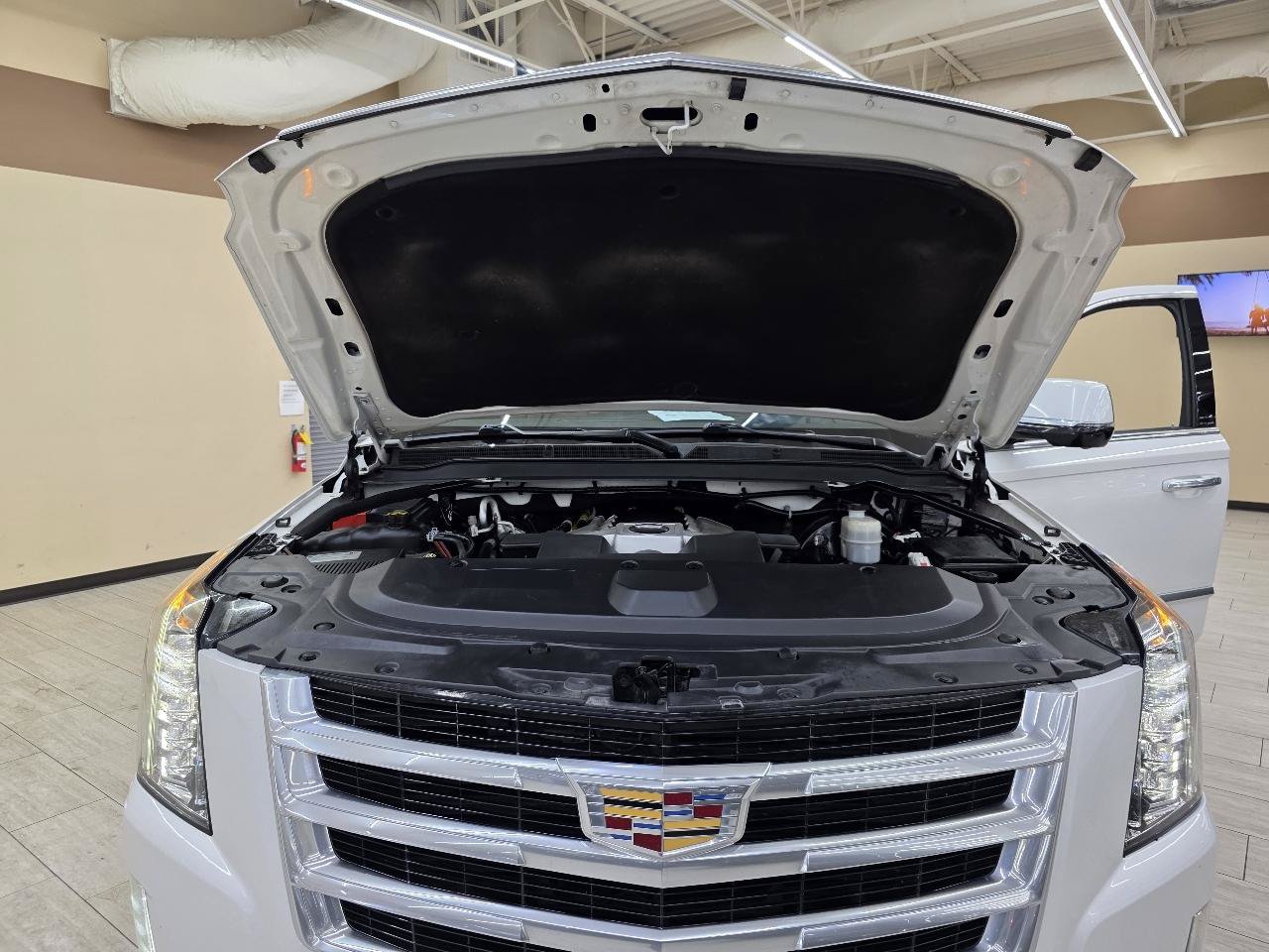 Used 2019 Cadillac Escalade Premium Luxury AWD/4WD image 49