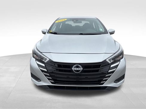 Used 2025 Nissan Versa SV image 2