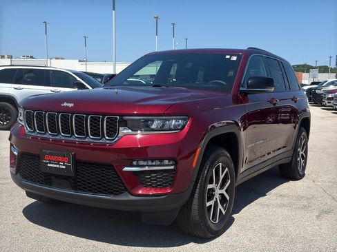 Used 2024 Jeep Grand Cherokee Limited AWD/4WD image 2