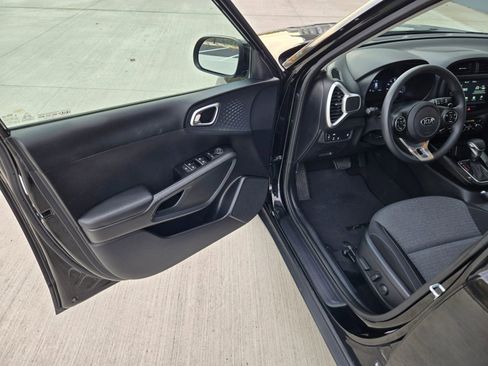 Used 2021 Kia Soul S image 16
