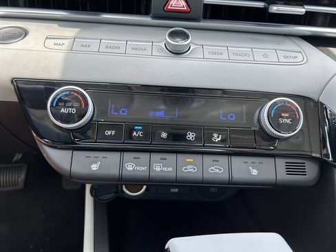 New 2025 Hyundai Elantra Limited FWD image 25