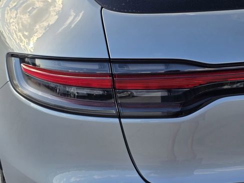 Used 2025 Porsche Macan image 12